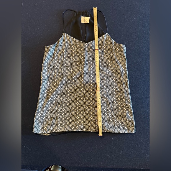 Express Tops - Express Black and White Geometric Print Top Sz XS